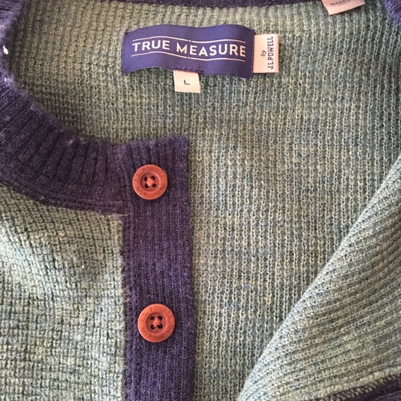 3 button sweater - Picture 2 of 4